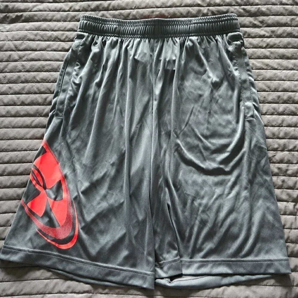 Under Armour Men's Loose fit Graphic Shorts - M Silver